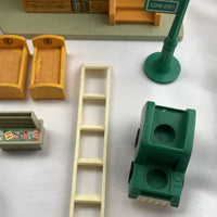 Fisher Price Little People Sesame Street Play Set #938 - 1974 - Great Condition in Box