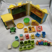 Fisher Price Little People Family Play House - 1969 - Very Good Condition