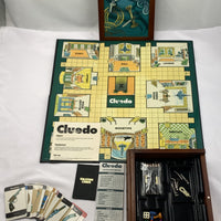 Cluedo Wood Bookshelf Game - 2005 - Parker Brothers - Great Condition