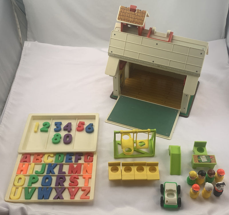 Fisher Price School House #923 1971 Great Condition Mandi's