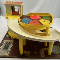 Fisher Price Little People Action Garage - 1970 - Great Condition