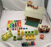 Fisher Price School House #923 - 1971 - Very Good Condition