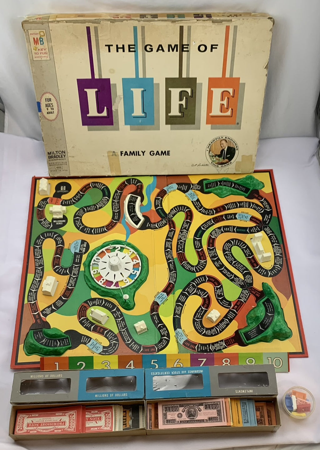 Game of Life - 1960 - Milton Bradley - Good Condition