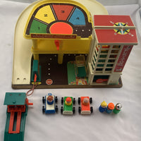 Fisher Price Little People Action Garage - 1970 - Great Condition