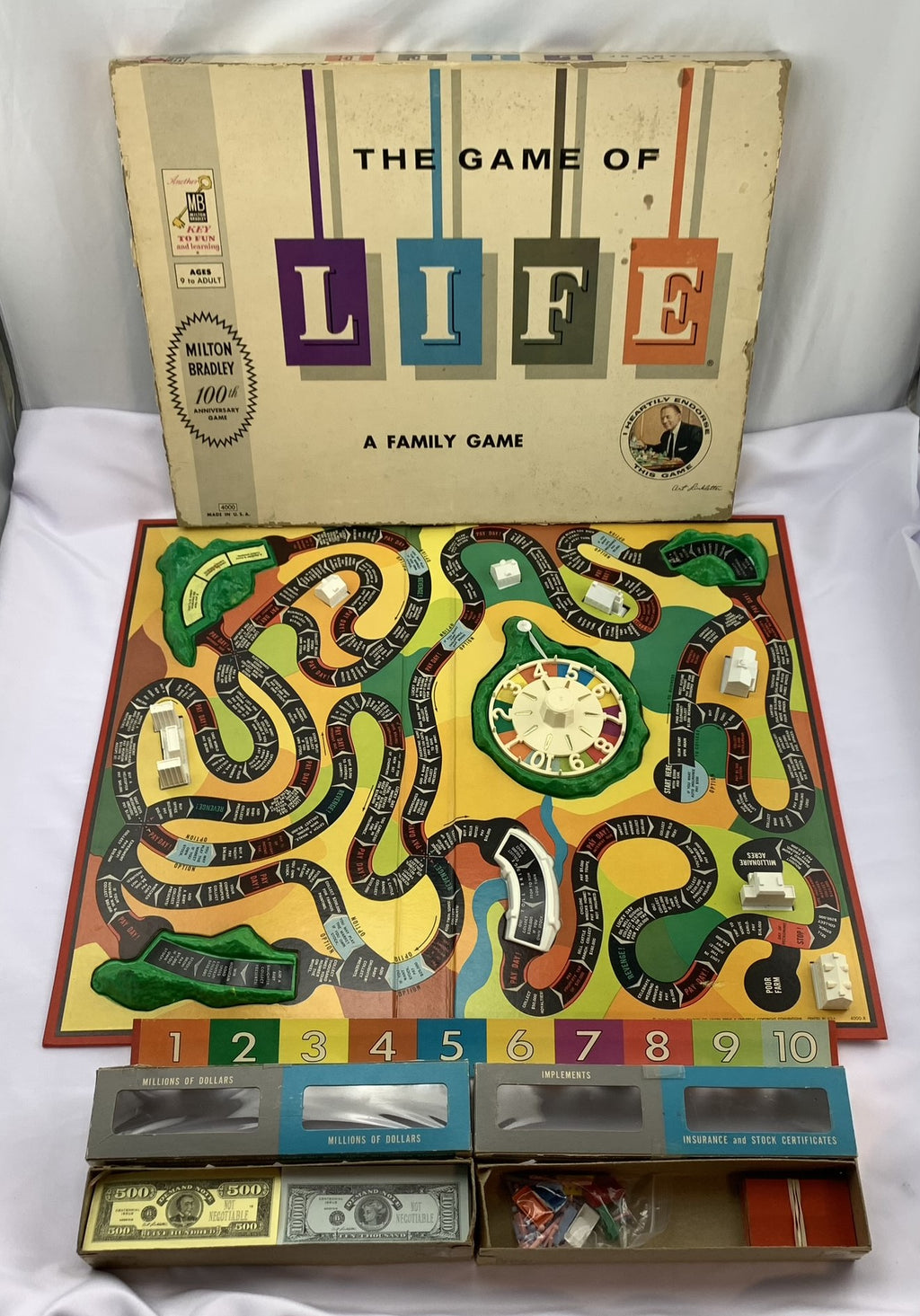 Game of Life - 1960 - Milton Bradley - Good Condition