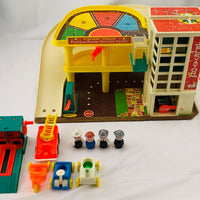 Fisher Price Little People Action Garage - 1970 - Good Condition