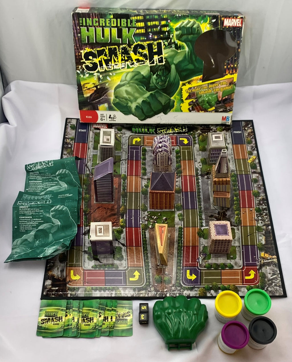 The Incredible Hulk Smash Game - 1998 - Milton Bradley - Great Condition
