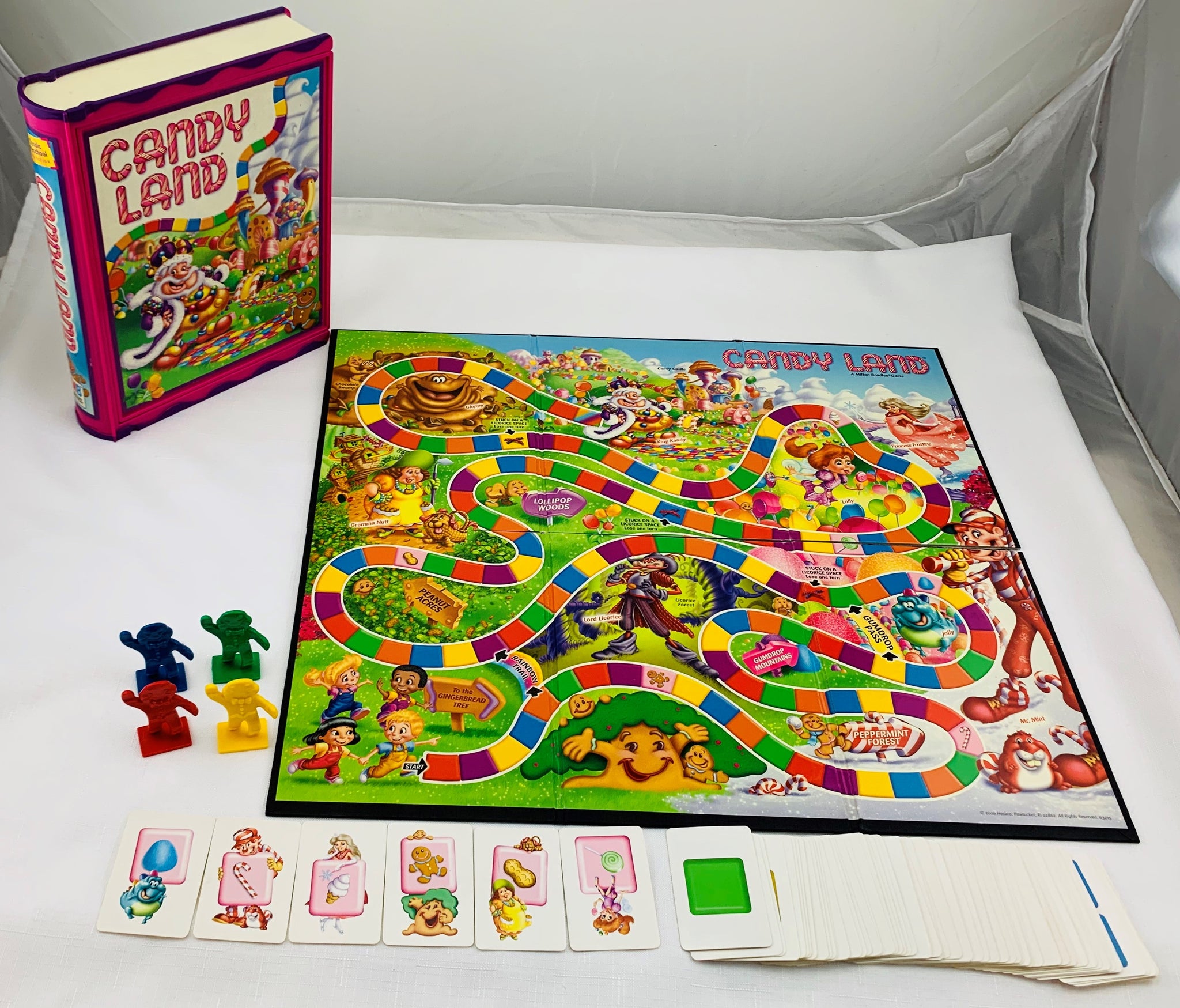 5 Childrens Bookshelf Games Candy Land, Chutes and Ladders, Memory, Hi